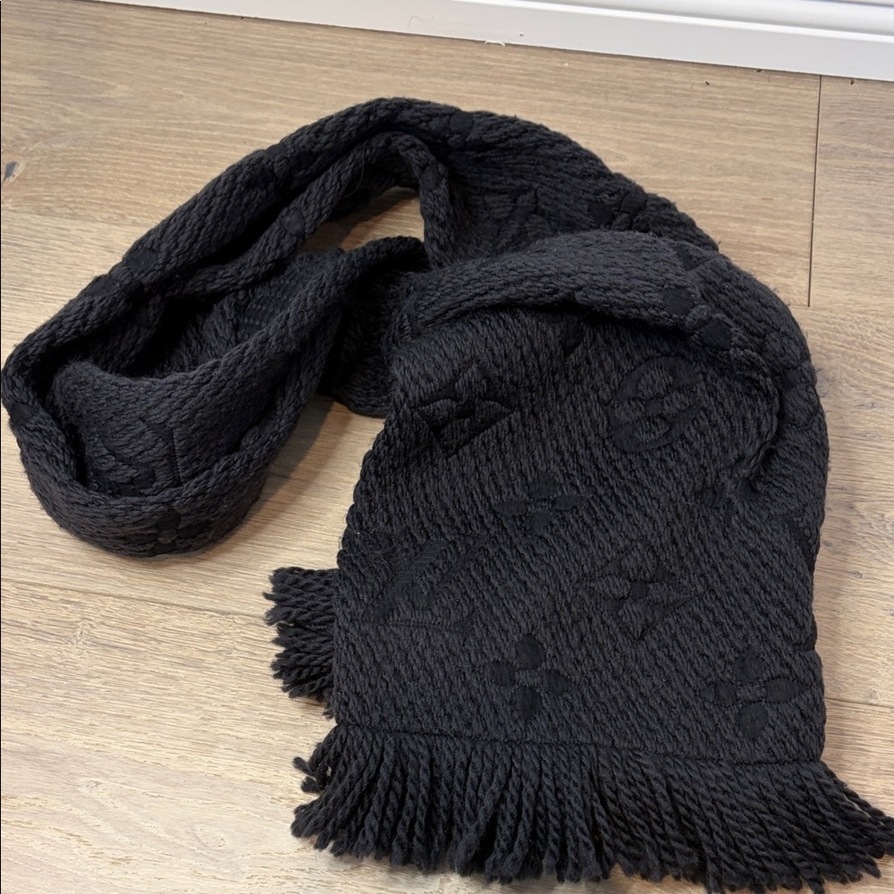 Louis Vuitton Black Logomania Scarf